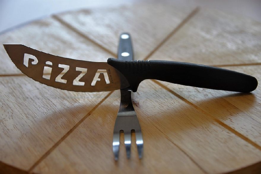 Frische Offen Pizza aus Pizzeria Garda mit Lieferservice kostenlos in Nürnberg